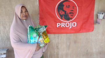 Projo Aceh Utara Bagikan Ratusan Paket Sembako Untuk Fakir Miskin